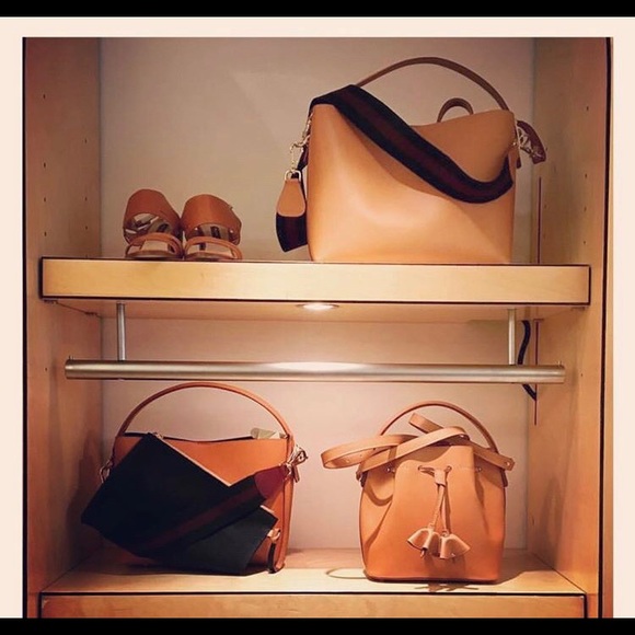 ❌SOLD❌ Celine Lefebure Leather Bucket Crossbody - Picture 2 of 8